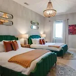 Holiday home Skyline View Mansion, Hot Tub, Close To Downtown, Less Than 10 Mins To 5 Points And Broadway, 3 Spacious Suites, Workspace, Garage Spaces And Ample Parking, 24 Hr Hospitality Nashville