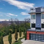 Skyline View Mansion, Hot Tub, Close To Downtown, Less Than 10 Mins To 5 Points And Broadway, 3 Spacious Suites, Workspace, Garage Spaces And Ample Parking, 24 Hr Hospitality * Nashville