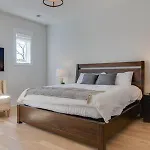 Roomy 1-level Near Vanderbilt With Parking, 1 Story, Secure Parking, Patio 3 Miles To Broadway Holiday home *