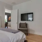 Roomy 1-level Near Vanderbilt With Parking, 1 Story, Secure Parking, Patio 3 Miles To Broadway Holiday home *