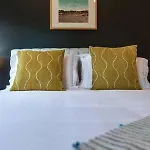 Holiday home Charming East Nash Retreat, Walk To Dining Faves, Cozy Den, Workspace And Smart Tvs, Plush Velvet Sofa, Full Kitchen & Garage, Near Mas Tacos & Five Points, 10 Min To Broadway, 24 Hr Hospitality Nashville