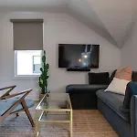 Charming East Nash Retreat, Walk To Dining Faves, Cozy Den, Workspace And Smart Tvs, Plush Velvet Sofa, Full Kitchen & Garage, Near Mas Tacos & Five Points, 10 Min To Broadway, 24 Hr Hospitality * Nashville