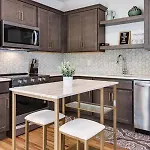 Charming East Nash Retreat, Walk To Dining Faves, Cozy Den, Workspace And Smart Tvs, Plush Velvet Sofa, Full Kitchen & Garage, Near Mas Tacos & Five Points, 10 Min To Broadway, 24 Hr Hospitality *