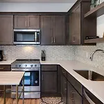 Holiday home Charming East Nash Retreat, Walk To Dining Faves, Cozy Den, Workspace And Smart Tvs, Plush Velvet Sofa, Full Kitchen & Garage, Near Mas Tacos & Five Points, 10 Min To Broadway, 24 Hr Hospitality Nashville