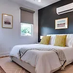 Holiday home Charming East Nash Retreat, Walk To Dining Faves, Cozy Den, Workspace And Smart Tvs, Plush Velvet Sofa, Full Kitchen & Garage, Near Mas Tacos & Five Points, 10 Min To Broadway, 24 Hr Hospitality