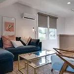 Charming East Nash Retreat, Walk To Dining Faves, Cozy Den, Workspace And Smart Tvs, Plush Velvet Sofa, Full Kitchen & Garage, Near Mas Tacos & Five Points, 10 Min To Broadway, 24 Hr Hospitality Holiday home Nashville