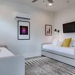 Modern East Retreat, Walk To Local Faves, Cozy Living Space, Smart Tvs & Fast Wifi, Full Kitchen, Garage & Workspace, Steps To Mas Tacos & Rosepepper, 10 Min To Broadway & Nissan Stadium, 24 Hr Hospitality Nashville