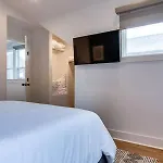 Modern East Retreat, Walk To Local Faves, Cozy Living Space, Smart Tvs & Fast Wifi, Full Kitchen, Garage & Workspace, Steps To Mas Tacos & Rosepepper, 10 Min To Broadway & Nissan Stadium, 24 Hr Hospitality *