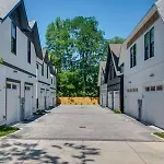 Townhouse - Walk To Food, Near Downtown! *
