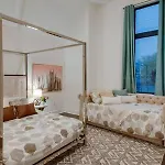 Modern 3br With Garage, Rooftop, Hot Neighborhood 10 Mins To Broadway, 24 Hour Hospitality Team, Perfect For Groups Holiday home Nashville