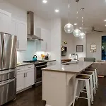 Holiday home Modern 3br With Garage, Rooftop, Hot Neighborhood 10 Mins To Broadway, 24 Hour Hospitality Team, Perfect For Groups *
