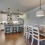 Spacious 4 King Belmont 2 Living Walk To Belmont & Vanderbilt Large Dining Table Smart Tvs Parking 24 Hr Hospitality Near Music Row & The Gulch 2 Miles To Broadway *