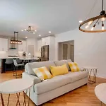 Holiday home Luxurious In The Heart Of Downtown *