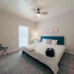 Cozy & 2br With Optional Parking Near Vanderbilt, Gulch & Honky Tonk Highway Apartment *