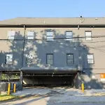 Cozy & 2br With Optional Parking Near Vanderbilt, Gulch & Honky Tonk Highway Apartment