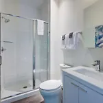 Modern Townhome, Large Game Room, 10min To Downtown! Sleeps 10! *