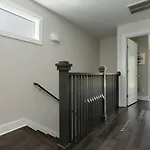 Holiday home Modern Townhome, Large Game With Ping Pong, 10min To Downtown! Sleeps 10! Nashville