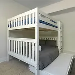 Modern Townhome, Large Game With Ping Pong, 10min To Downtown! Sleeps 10! Nashville