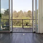 Holiday home Modern Townhome, Large Game With Ping Pong, 10min To Downtown! Sleeps 10!
