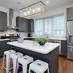 Holiday home Modern Townhome, Large Game Room, 10min To Downtown! Sleeps 10! Nashville