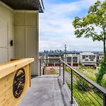 Nash House & Bars Of Broadway With Patio Bar And Views! 8Min Downtown! Sleeps 12!