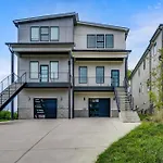 Nash House & Bars Of Broadway With Hot Tub, Rooftop Bar And Views! 8Min Downtown! Sleeps 12!