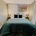 Dreami East - 2br Retreat With Cozy Patio And Mini Golf Apartment *