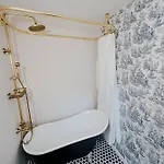 Dreami East - 2br Retreat With Cozy Patio And Mini Golf Apartment *