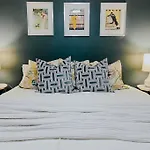 Apartment Dreami East - 2br Retreat With Cozy Patio And Mini Golf *