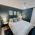 Apartment Dreami East - 2br Retreat With Cozy Patio And Mini Golf *