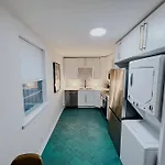 Apartment Dreami East - 2br Retreat With Cozy Patio And Mini Golf