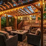 Hillside Hot Tub Hideaway! King Bed / Fire Pit