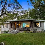 Holiday home Hillside Hot Tub Hideaway! King Bed / Fire Pit *