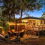 Holiday home Hillside Hot Tub Hideaway! King Bed / Fire Pit