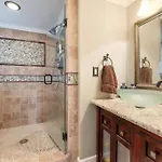 Hillside Hot Tub Hideaway! King Bed / Fire Pit Nashville
