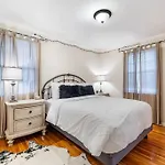 Holiday home Hillside Hot Tub Hideaway! King Bed / Fire Pit *