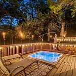 Hillside Hot Tub Hideaway! King Bed / Fire Pit Nashville