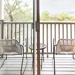 Apartment Walk To Downtown Broadway With Pool, Parking And Patio