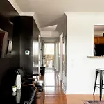 Walk To Downtown Broadway With Pool, Parking And Patio Apartment *