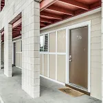 Apartment Oasis Walk To Broadway With Pool, Parking, Gym And Patio