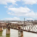 Apartment Stunning River View Walk To Downtown Rooftop Patio *