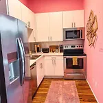 Dolly's Art Deco - Luxe Near Broadway *