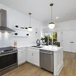Near Downtown Broadway & Stadium With Free Parking