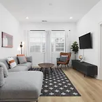 Chic And Cozy Designer Condo 3 Miles To Downtown