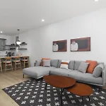 Chic And Cozy Designer Condo 3 Miles To Downtown