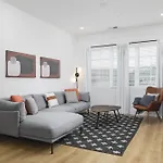 Apartment Chic And Cozy Designer 3 Miles To Downtown