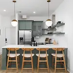 Chic And Cozy Designer 3 Miles To Downtown *