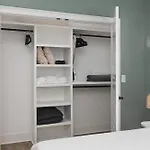 Chic And Cozy Designer 3 Miles To Downtown