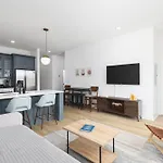 Apartment Stunning Spacious Near Restaurants & Coffee