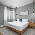 Stunning Spacious Near Restaurants & Coffee Apartment Nashville